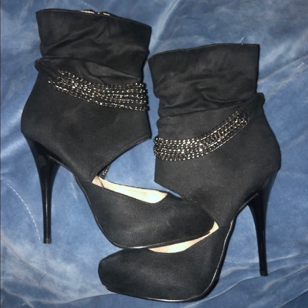 Black heels with chains